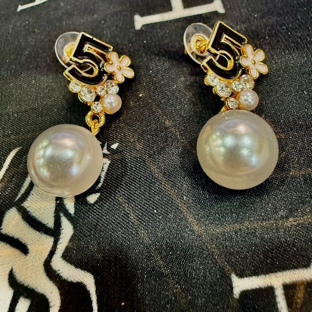 Stunning Pearl Drop Earrings - Gold & White with crystal accents